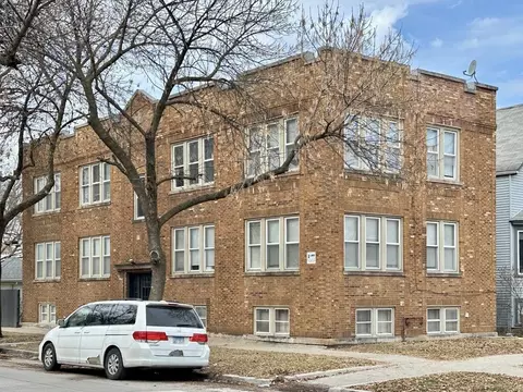 3538 W Grace St #2E, Chicago, IL 60618