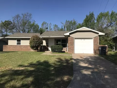 1408 Thompson Dr, Shawnee, OK 74801