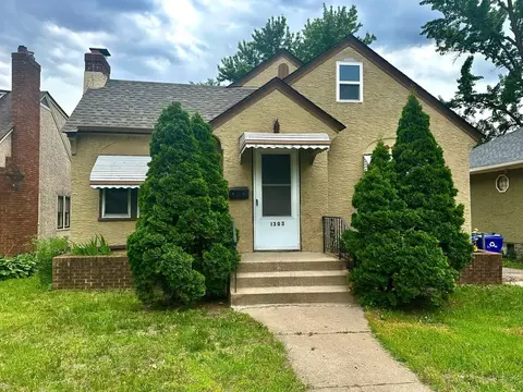 1303 Edgerton St, Saint Paul, MN 55130