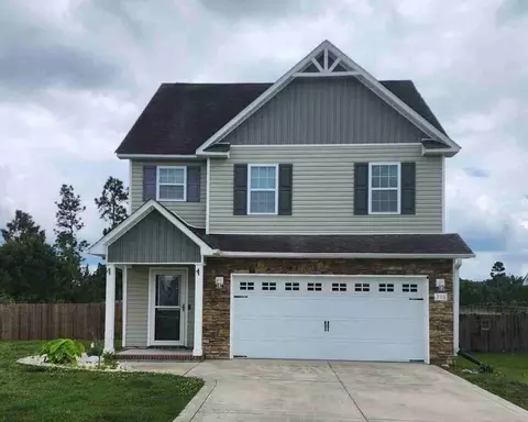 208 Lockwood Ct, Hubert, NC 28539