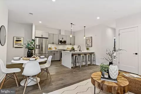 2612 University Pl NW #1, Washington, DC 20009