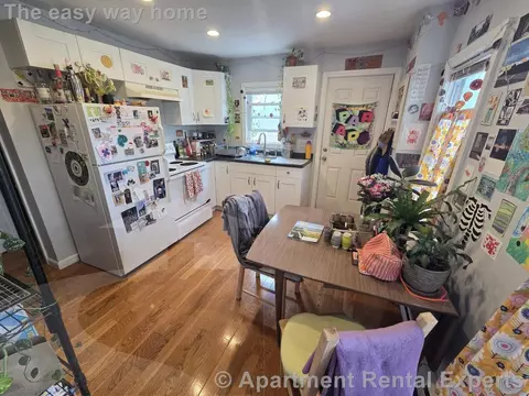 5 8th St #3, Cambridge, MA 02141