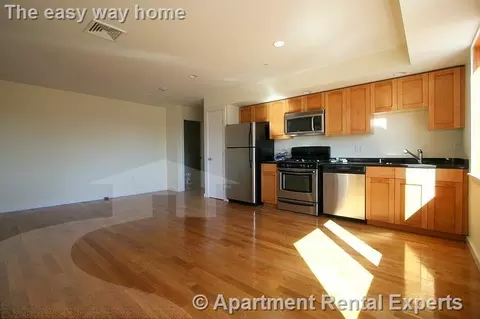 2 Beech St #201, Cambridge, MA 02140