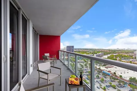 e hallandale beach blvd, Hallandale Beach, FL 33009