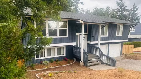 3601 88th Ave SE, Mercer Island, WA 98040