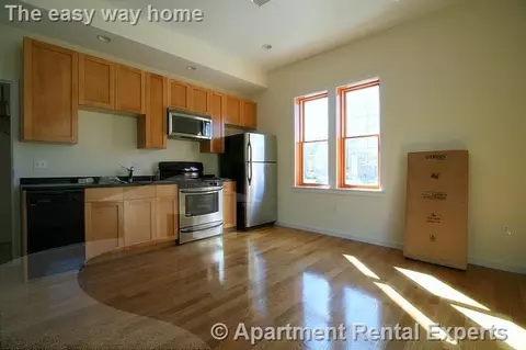 2 Beech St #204, Cambridge, MA 02140