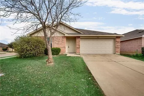1512 Queens Brook Ln, Fort Worth, TX 76140