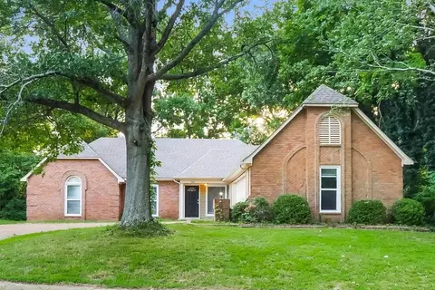 965 Hunters Point Dr, Cordova, TN 38018