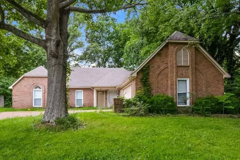 965 Hunters Point Dr, Cordova, TN 38018