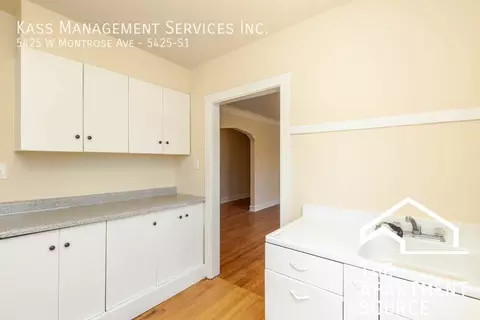 5425 W Montrose Ave #S1, Chicago, IL 60641