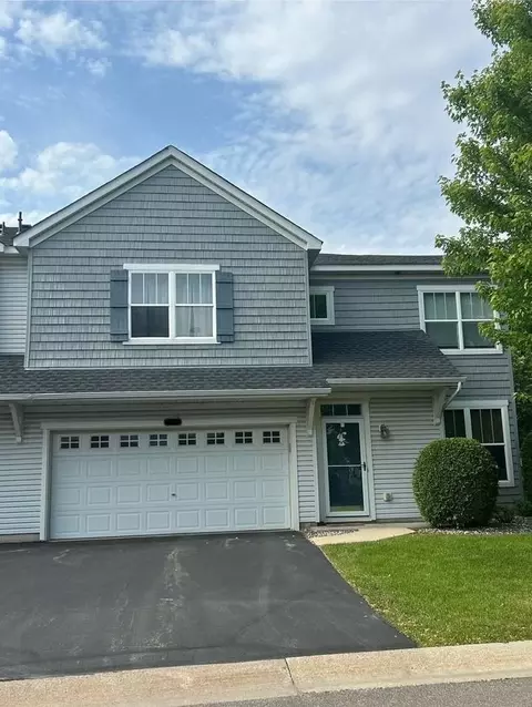 1944 Shamrock Pl, Chaska, MN 55318