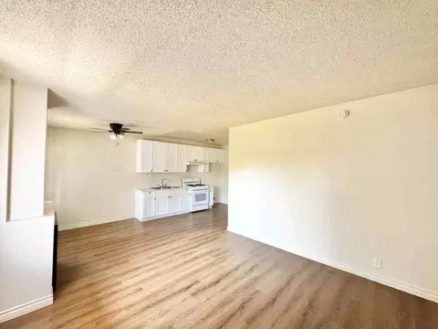 15552 Nordhoff St #201, North Hills, CA 91343