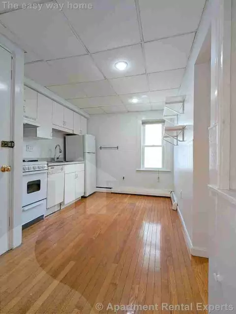 67 Putnam St #4, Somerville, MA 02143