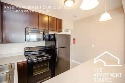 6853 S Ridgeland Ave #202, Chicago, IL 60649