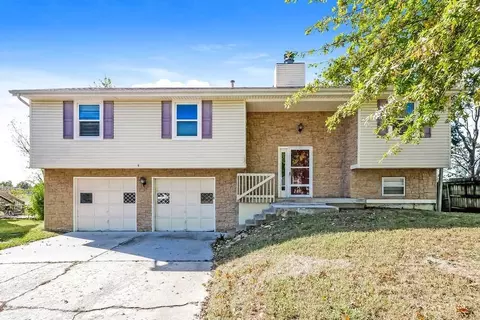 1825 W Ferrel Dr, Olathe, KS 66061
