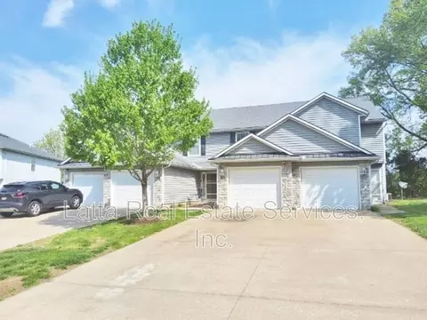 3215 SW Iron Creek Dr, Blue Springs, MO 64015
