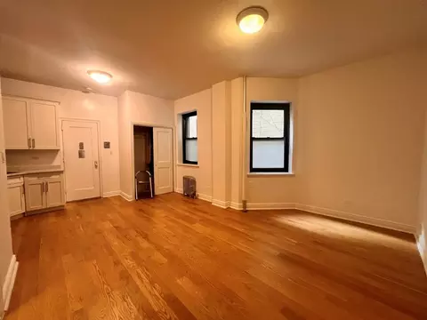 212 Grand St #3B, New York, NY 10013