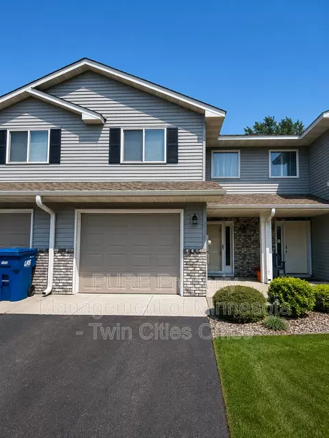6376 Upper 13th St N, Oakdale, MN 55128