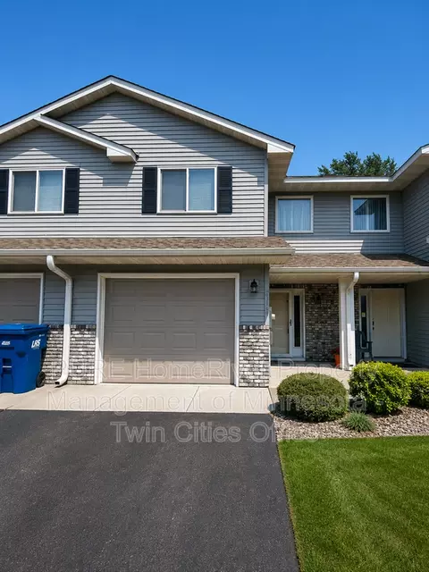 6376 Upper 13th St N, Oakdale, MN 55128