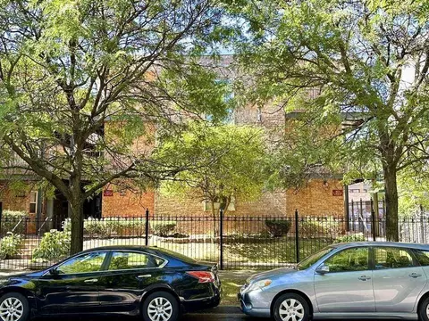 4616 N Beacon St #1A, Chicago, IL 60640