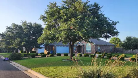 1024 Heatherwood, Hewitt, TX 76643