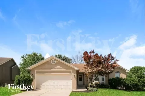 305 W Laredo Trl, Raymore, MO 64083