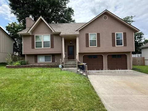 8704 NW Shannon Ave, Kansas City, MO 64153