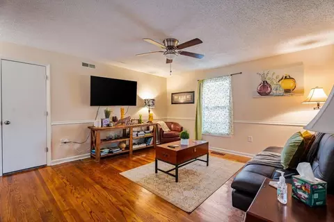 chapel hill rd, Cary, NC 27513