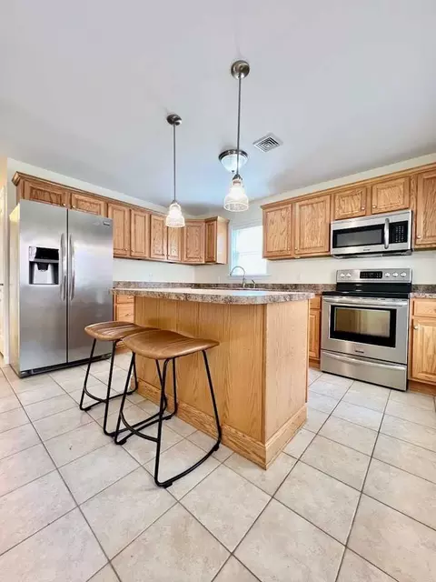67 Clarendon Ave #1, Cambridge, MA 02140