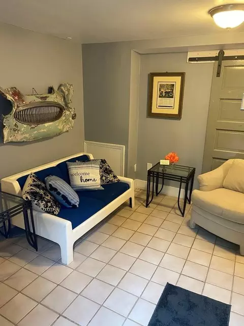 w 36th pl, Cleveland, OH 44109