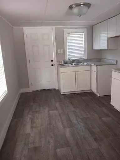 2351 Cosmopolitan St, North Charleston, SC 29405