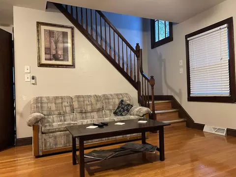 w 36th pl, Cleveland, OH 44109