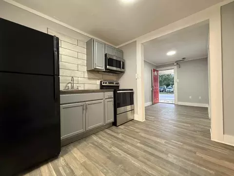 656 Riverside Dr #1, San Antonio, TX 78223