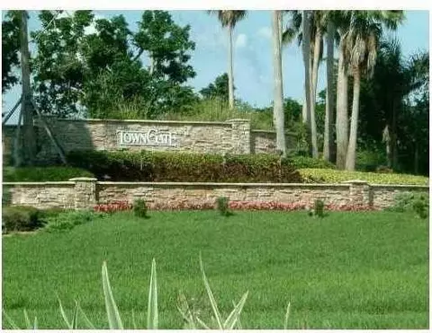 15899 NW 5th St, Pembroke Pines, FL 33028