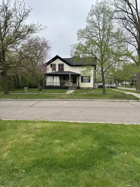 233 N Chestnut St #A, Lansing, MI 48933