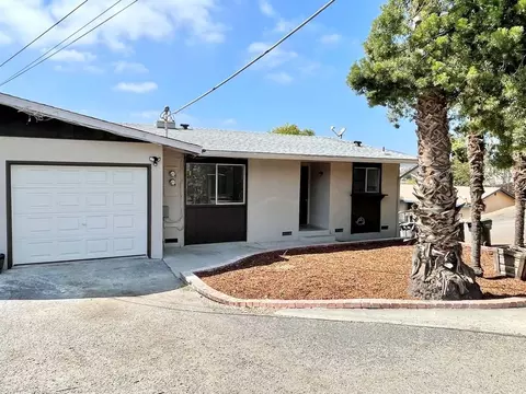 724 Franklin Ln, Vista, CA 92084