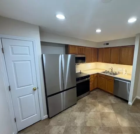 1996 Greenglen Dr #103, Kirkwood, MO 63122