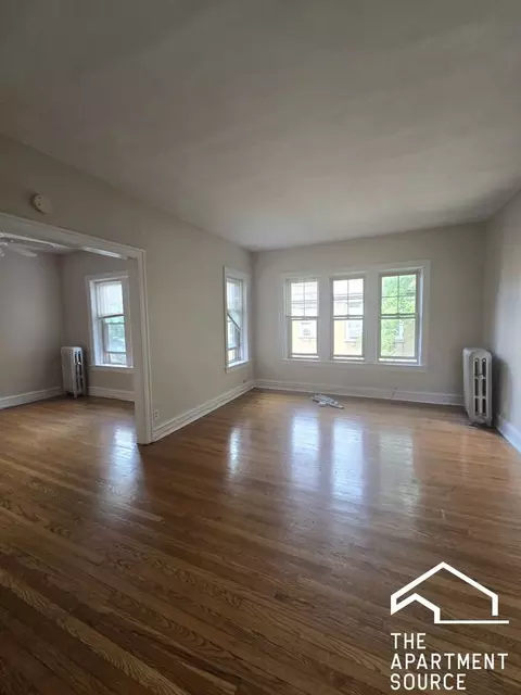 828 Reba Pl #3S, Evanston, IL 60202