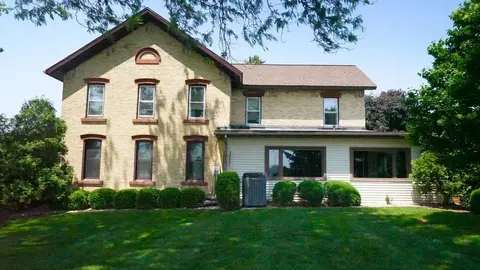 6918 Fisher Rd, Waunakee, WI 53597
