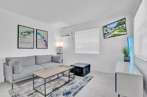 se 4th ave, Hallandale Beach, FL 33009