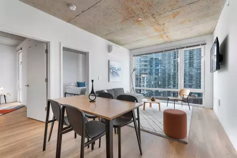 w blackhawk st, Chicago, IL 60642