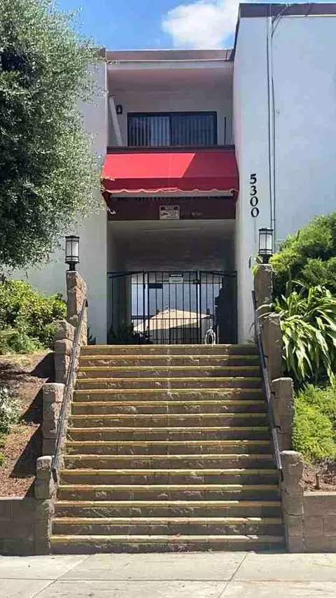 5300 Canyon Crest Dr #C, Riverside, CA 92507