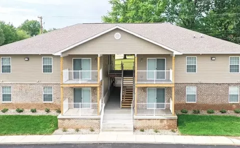 3301 Silverthorn Ln #104, Louisville, KY 40299