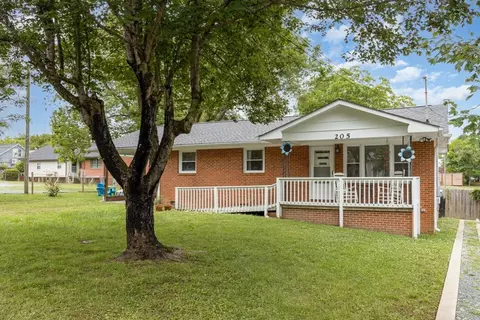 205 Sunset Dr, Chapel Hill, NC 27516