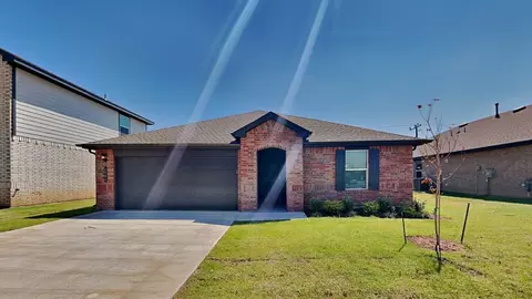 2904 Casey Dr, Yukon, OK 73099