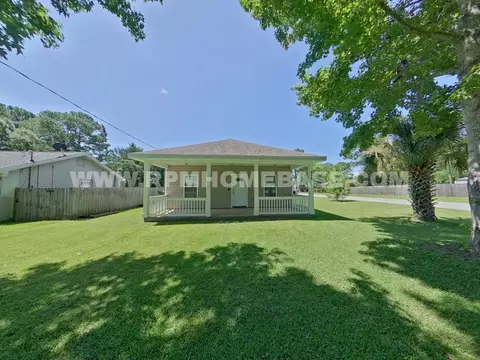 498 Lakeview St, Mary Esther, FL 32569