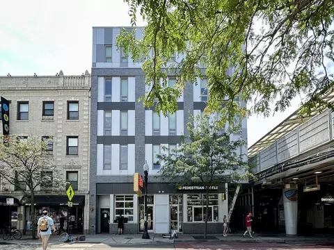 941 W Belmont Ave #603, Chicago, IL 60657
