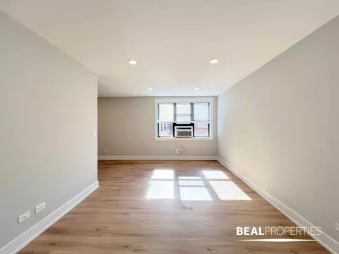 530 W Aldine Ave #1, Chicago, IL 60657
