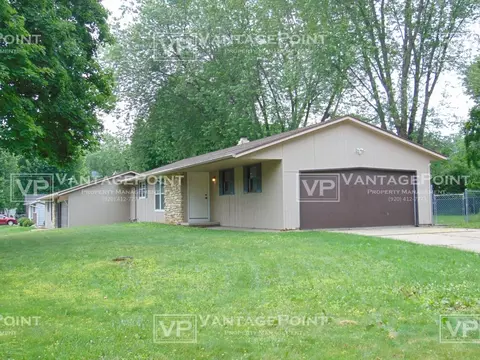 1009 Rogues Way, Howard, WI 54313