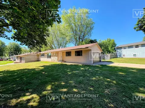 1009 Rogues Way, Howard, WI 54313